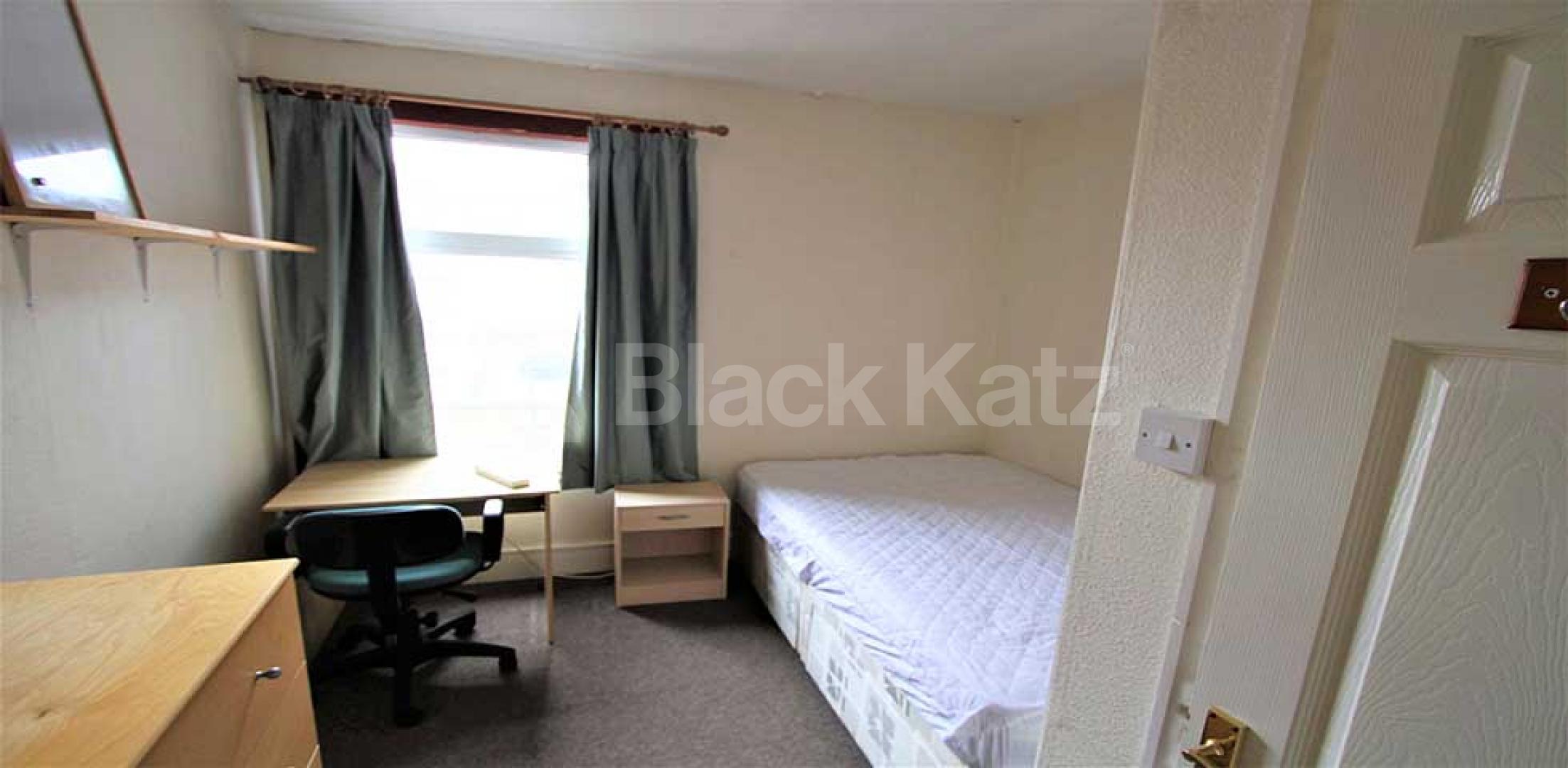 			NEW INSTRUCTION!, 6 Bedroom, 1 bath, 1 reception House			 Hermitage Road, FINSBURY PARK/ STROUD GREEN/ HARRINGAY